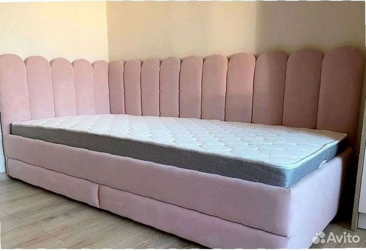 Детская кровать с мягкой спинкой