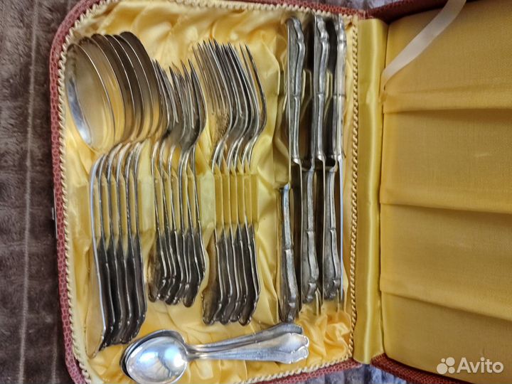 Набор серебряных столовых приборов