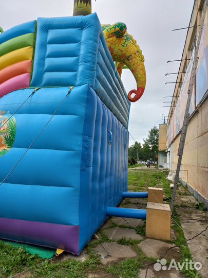 Надувной батут с горкой