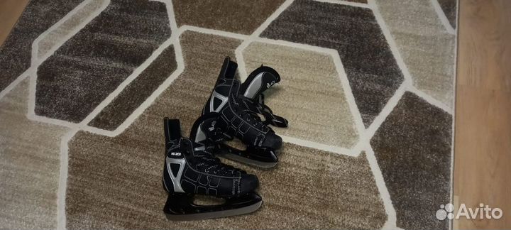 Коньки хоккейные профессиональные