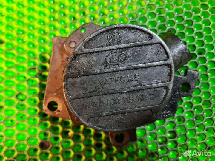 Насос вакуумный Skoda Octavia A4