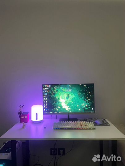 Компьютерный стол белый лофт