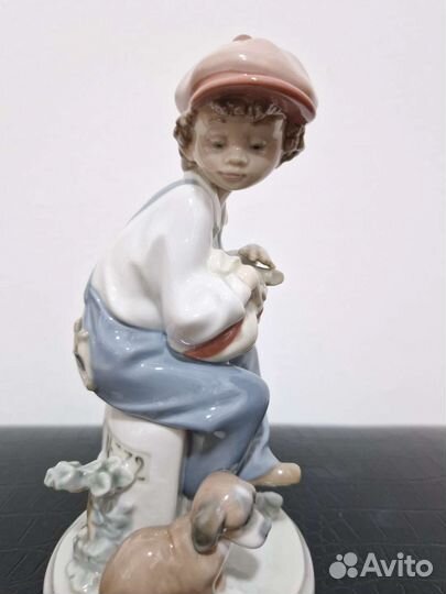 Фарфоровая статуэтка Lladr