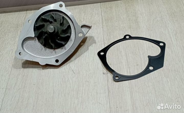 Помпа водяной насос Nissan terrano D10