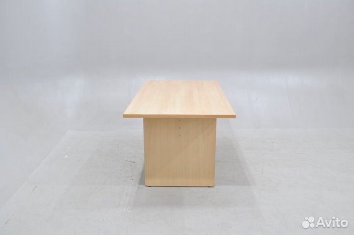 Стол для переговоров