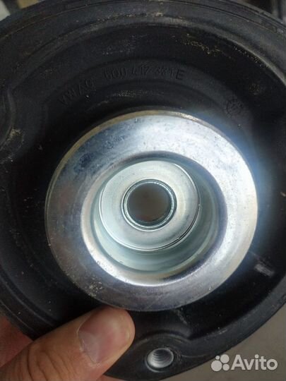 Опора аморт. стойки, верхняя, 5Q0412331E