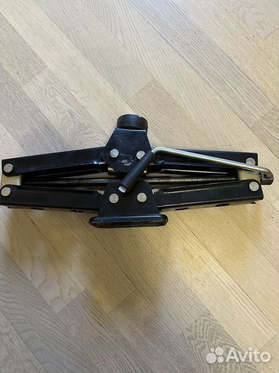 Домкрат для легковых автомобилей 2т