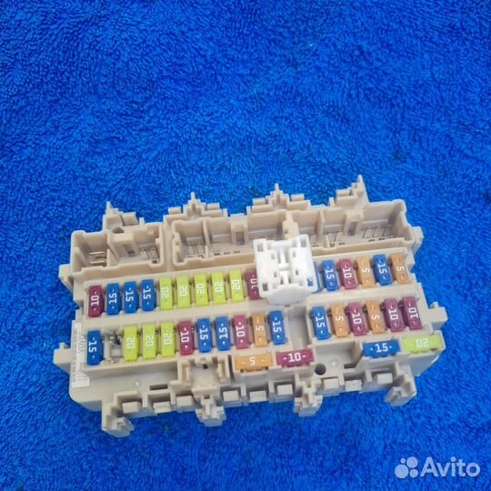 Блок предохранителей салон Nissan Pathfinder R52