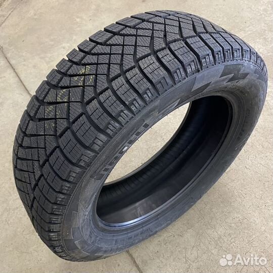 Pirelli Ice Zero FR 245/40 R18