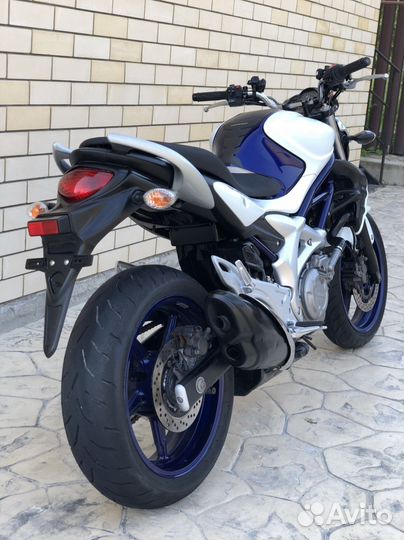Suzuki Gladius 400 ABS