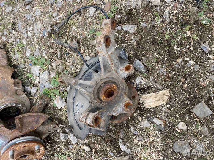 Поворотный кулак передний левый Renault Logan 2