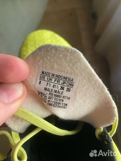 Футбольные бутсы adidas