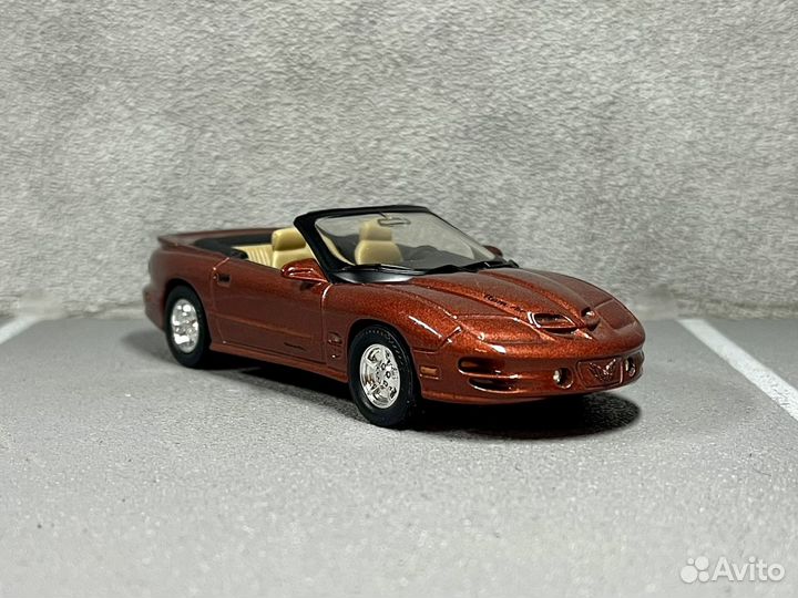 Коллекционная модель Pontiac Firebird 1:43 Yatming