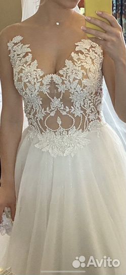 Свадебное платье со шлейфом