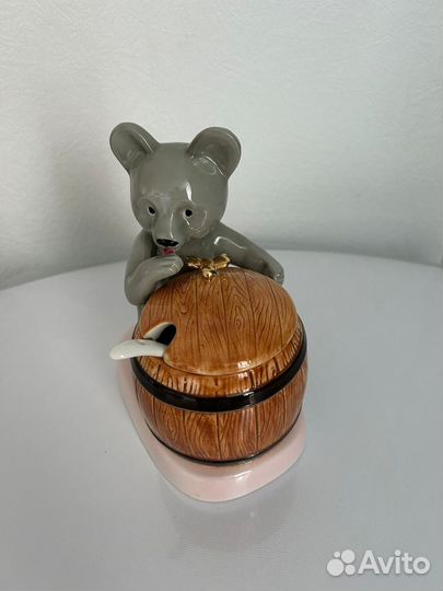 Фарфоровая статуэтка