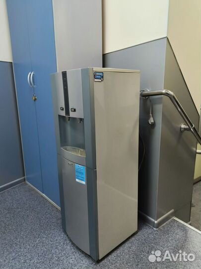 Кулер для воды напольный