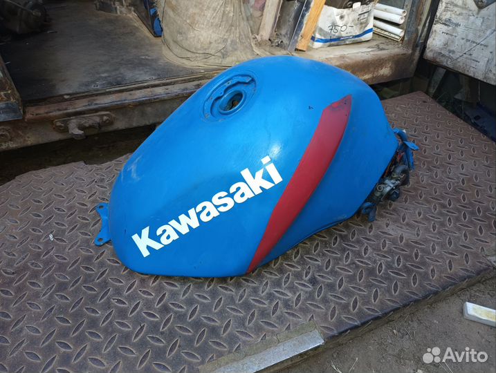 Kawasaki zzr 400-2 Бак
