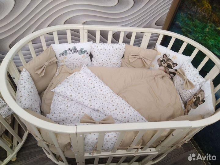 Детская кроватка с маятником