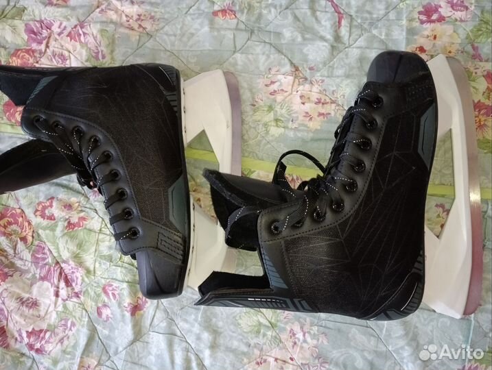 Коньки хоккейные