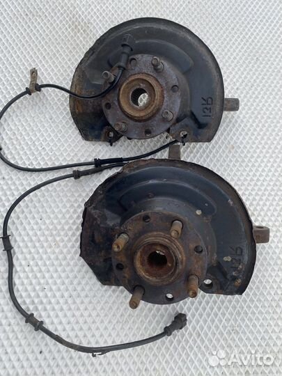 Кулак правый mitsubishi carisma дорест 4х100