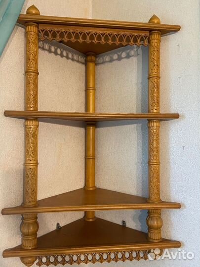 Полка настенная деревянная угловая для икон/книг