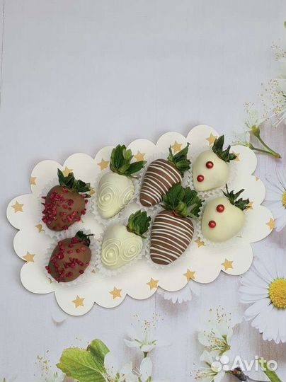 Коробочки с клубникой