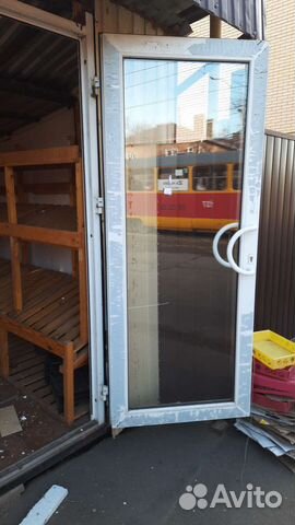 Квадратные трубы жестянки двери пенопласты