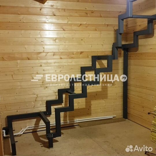 Лестница на металлическом каркасе