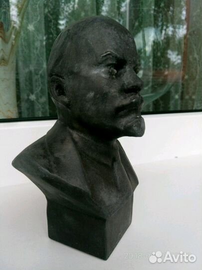 Бюст Ленин