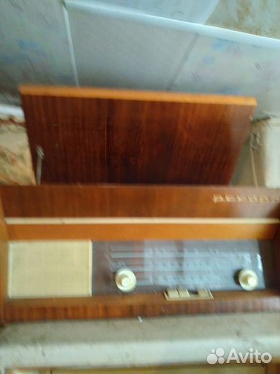 Радио приемник с проигрывателем