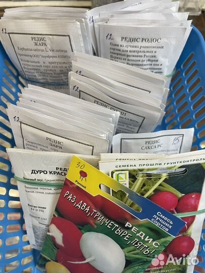 Семена овощей и цветов много