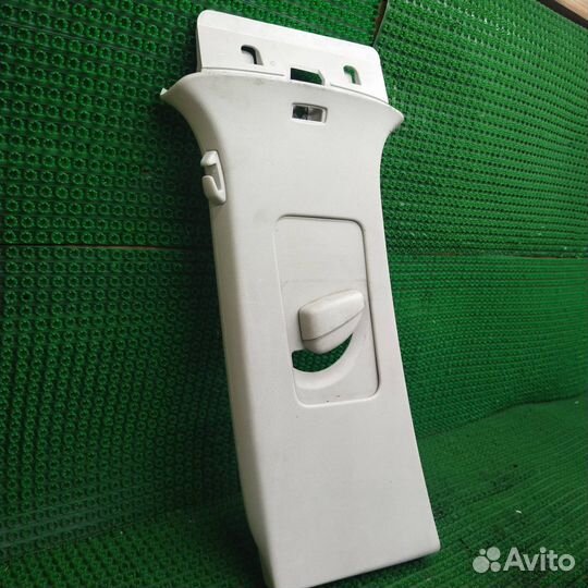 Обшивка стойки передняя левая верхняя Volkswagen