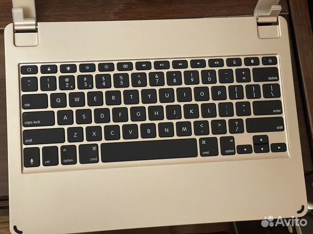 Клавиатура с креплением для планшета