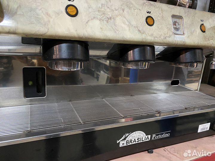 Кофемашина рожковая на 3 группы