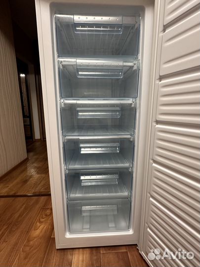 Морозильная камера Leran вертикальная