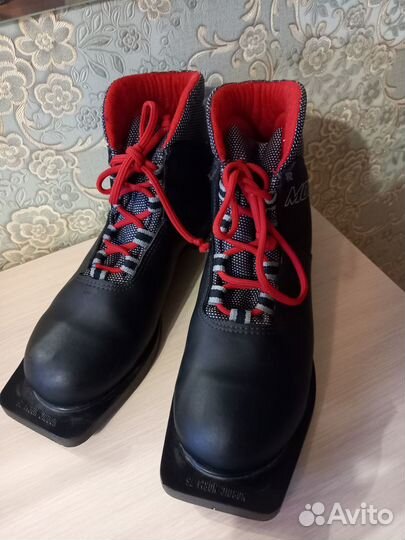 Лыжные ботинки р 37