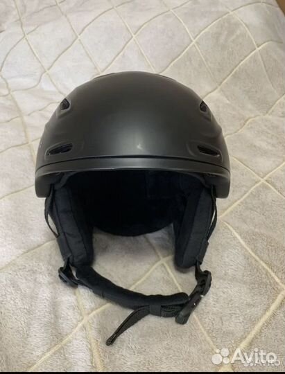 Горнолыжный шлем и очки