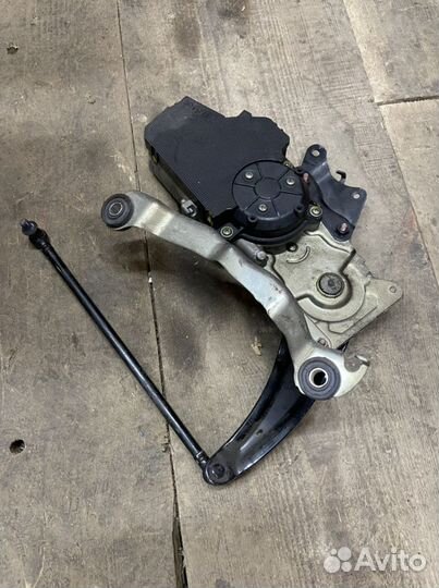 Электропривод крышки багажника Toyota LC 200