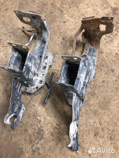 Кронштейн усилителя бампера мерседес 203