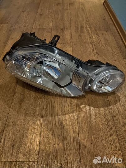 Фара левая Skoda Yeti 2011