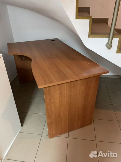Угловой письменный стол