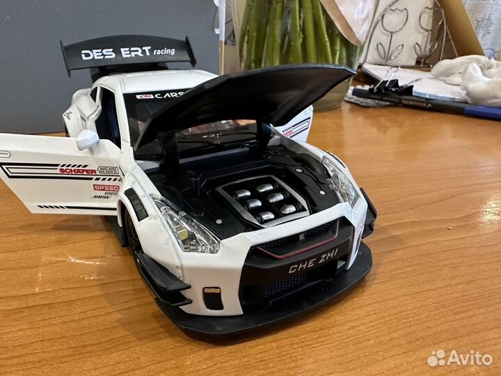 Nissan GT-R 1:24