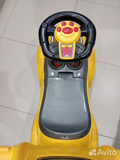 Машинка каталка с ручкой