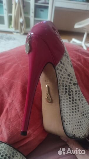 Платье свадебное, туфли и др