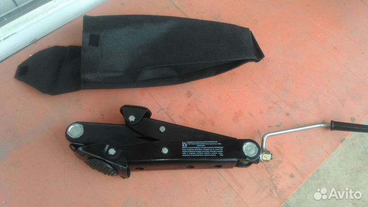 Домкрат винтовой