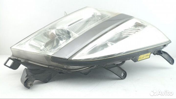Фара правая Toyota Voxy AZR60 2005