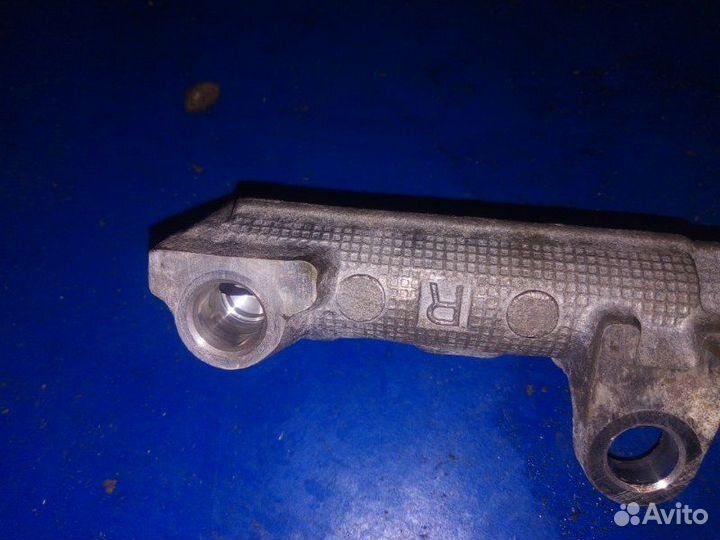 Рейка топливная правая Toyota Celsior UCF30 3uzfe