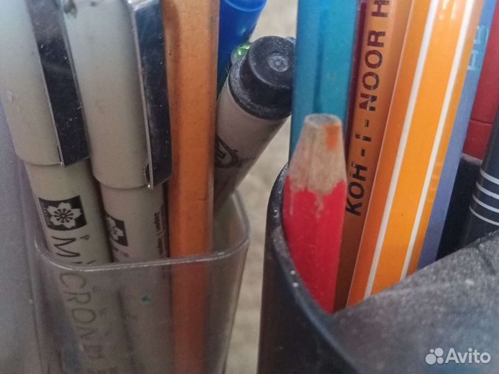 Набор канцелярии и фломастеры маркеры