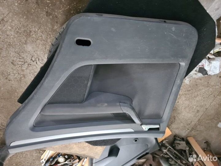 Обшивка двери задняя Volkswagen Touran 1 2004
