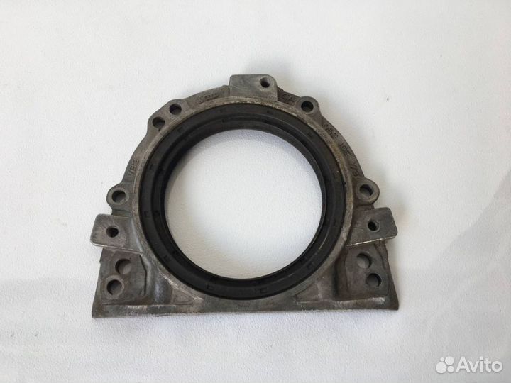 Крышка коленвала Volkswagen Passat B3,2E-двс